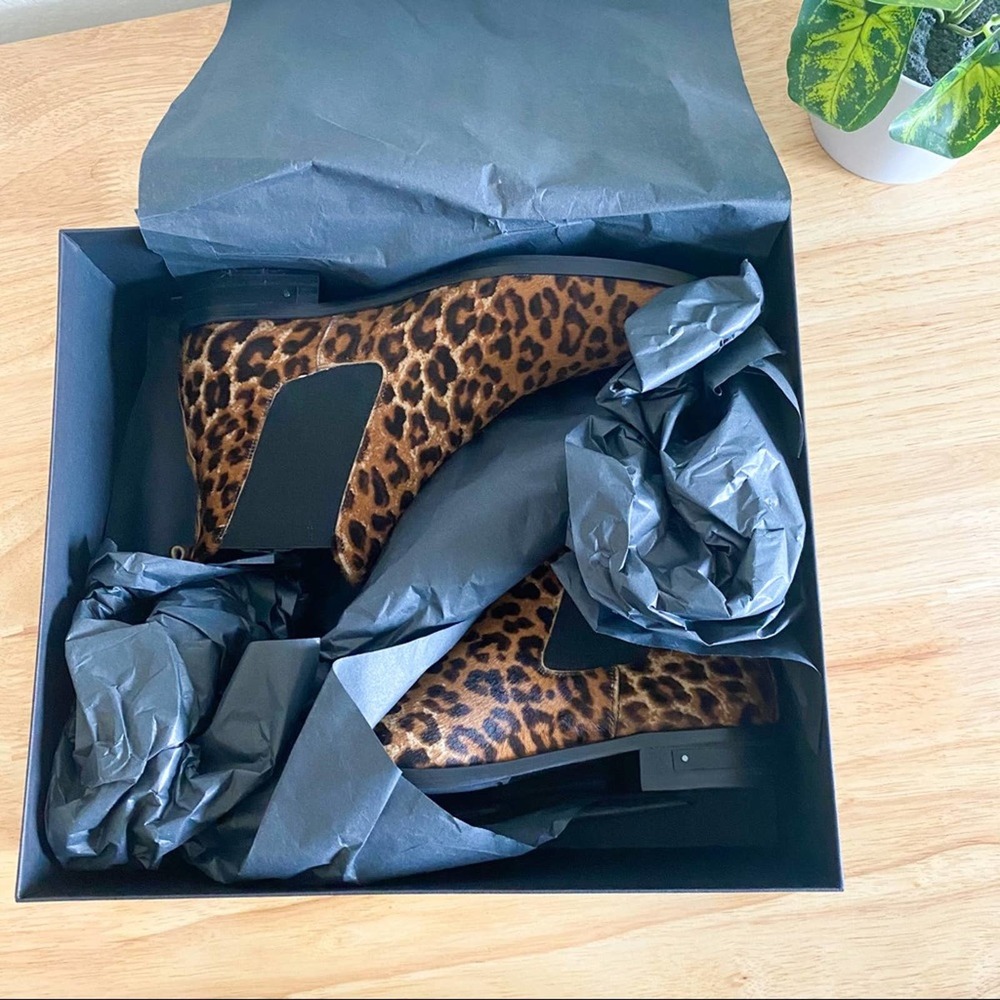 Freda Salvador Sleek Cheetah Chelsea Booties Leather Trim Genuine Calf Hair NWT - Picture 5 of 10